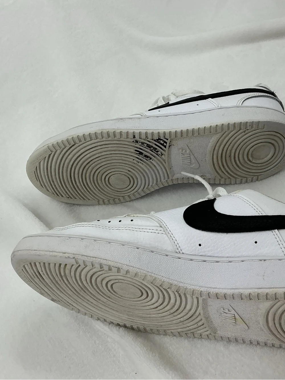 Nike White Crew Athletic Socks with Black SwooshB34
